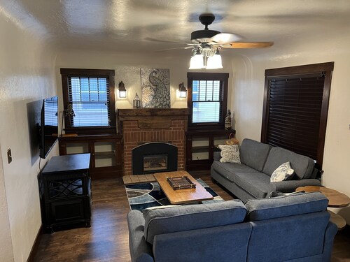 Nice Cozy 2 Bedroom 1bath house Close to DT Winslow