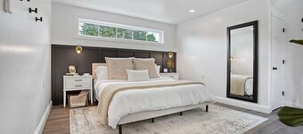 Cozy Apt with King Bed - Full Kitchen - Desk Area