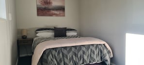 3 dormitorios, tabla de planchar con plancha, wifi gratis y ropa de cama