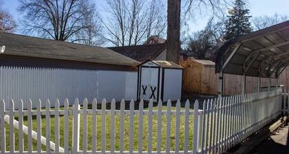 Lil' Lake House - Dog and Family Friendly, 2 BR