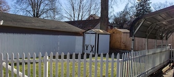Lil' Lake House - Dog and Family Friendly, 2 BR