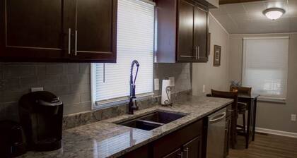 Lil' Lake House - Dog and Family Friendly, 2 BR