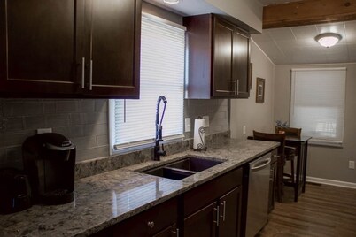 Lil' Lake House - Dog and Family Friendly, 2 BR