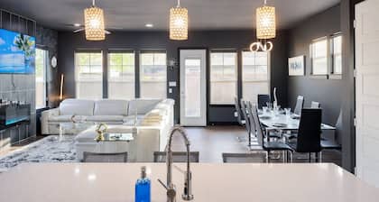Overnight Gallery • The Art House • Near Downtown Dallas • Maduro Collection