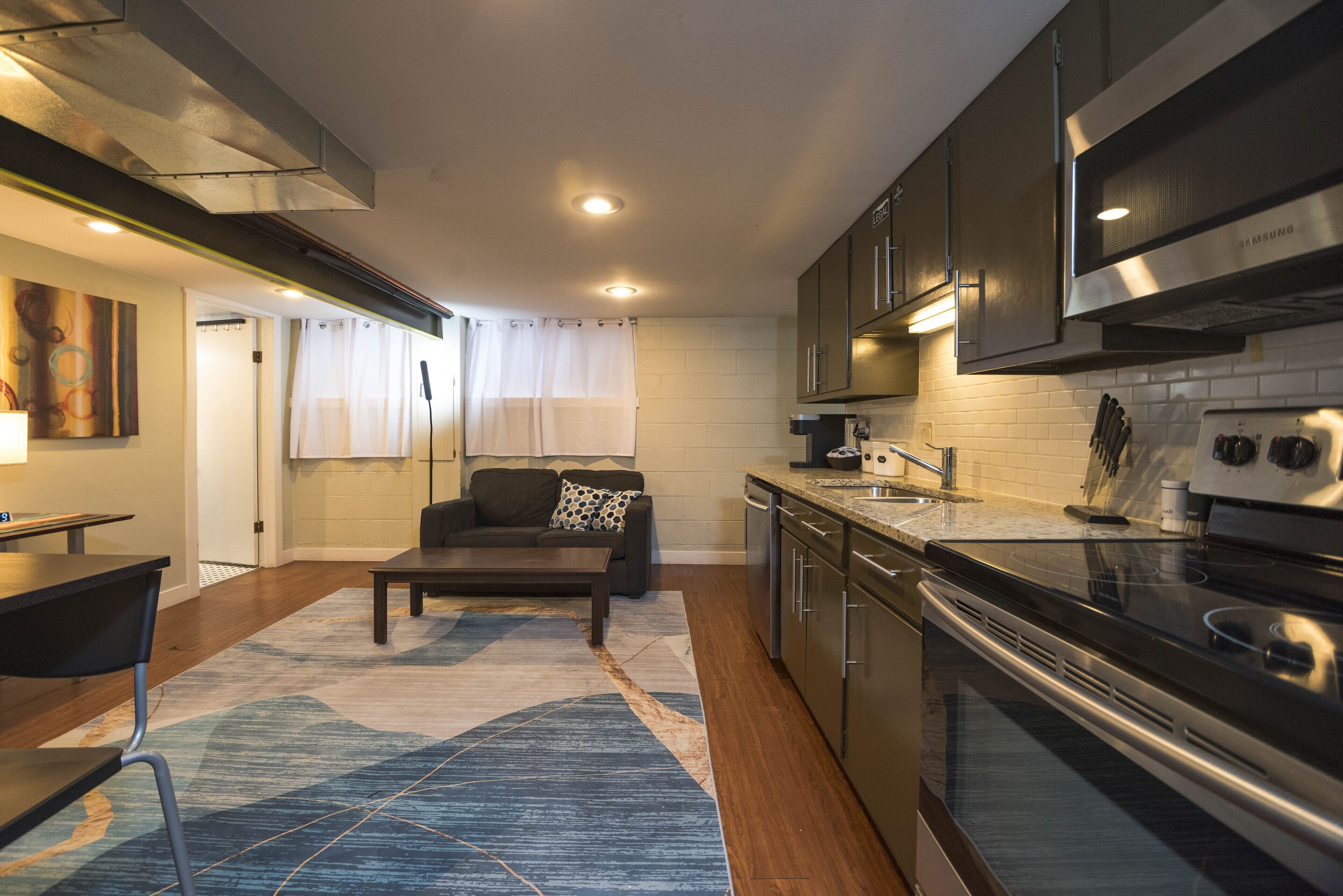 Sunnyside Compound Retreat: Super Spacious, Hot Tub, Games, Sleeps 22 - 420ok!