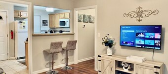 Immaculate Private Home w/visiting Deer & parking