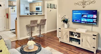 Immaculate Private Home w/visiting Deer & parking