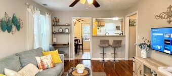 Immaculate Private Home w/visiting Deer & parking