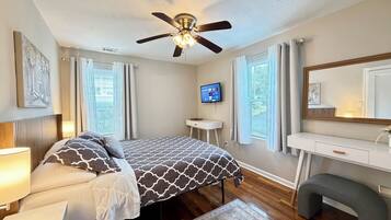 2 bedrooms, desk, iron/ironing board, travel crib