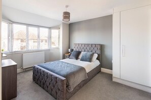 3 bedrooms, desk, iron/ironing board, free WiFi
