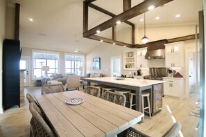 Dining - Bayfront, Pool, Pier, 2 Hot Tubs!, Sandy Beach, Private, steps from beachfront (Saint George Island)