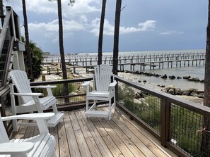 Terrace/patio - Bayfront, Pool, Pier, 2 Hot Tubs!, Sandy Beach, Private, steps from beachfront (Saint George Island)