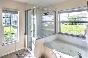 Combined shower/bathtub - Sun-Dappled Cape Coral Oasis, 5 Mi to Beach! (Cape Coral)