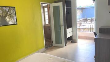 10 soverom, skrivebord, strykejern/-brett og wi-fi (inkludert)