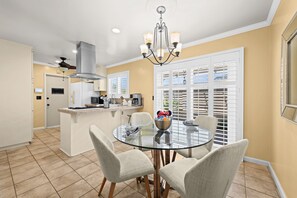 Dining - Charming 3B-2BA in Anaheim’s Heart (Anaheim)