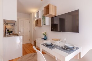 Fridge, microwave, oven, coffee/tea maker - JB Studio apartment 11 (Oporto)