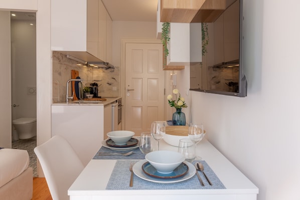 Fridge, microwave, oven, coffee/tea maker