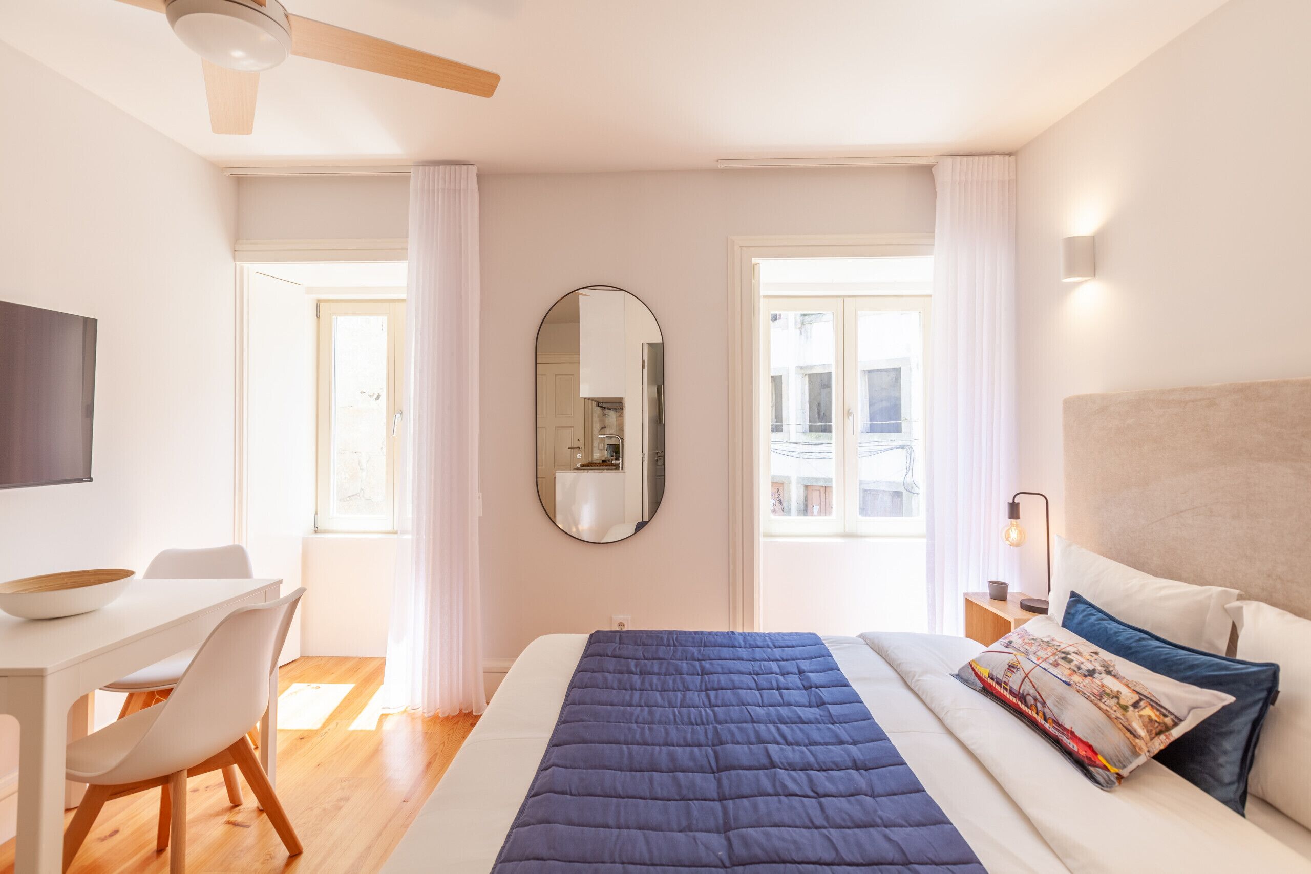 Fer et planche à repasser, Wi-Fi gratuit, draps fournis