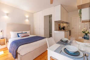 Iron/ironing board, free WiFi, bed sheets