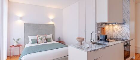 Iron/ironing board, free WiFi, bed sheets