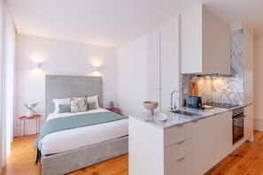 Iron/ironing board, free WiFi, bed sheets - S. Bento Apart IV (G) (Oporto)