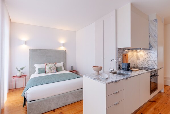 Iron/ironing board, free WiFi, bed sheets