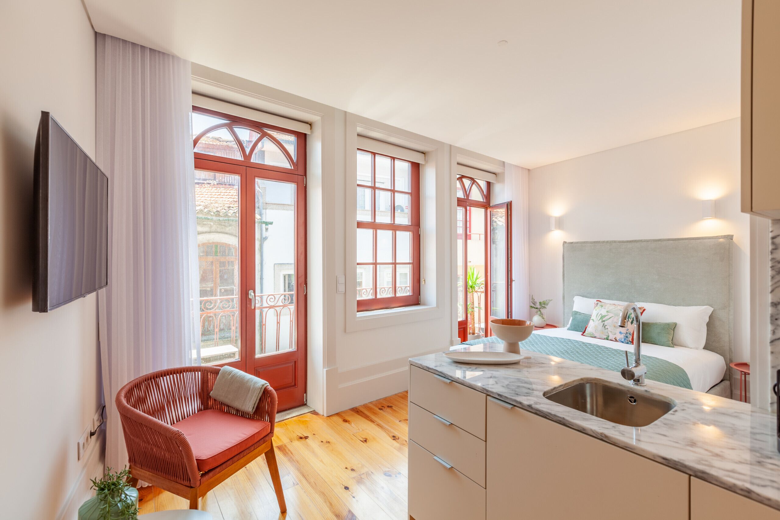 Silitysrauta/-lauta, ilmainen Wi-Fi, vuodevaatteet