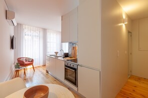 Fridge, microwave, oven, coffee/tea maker