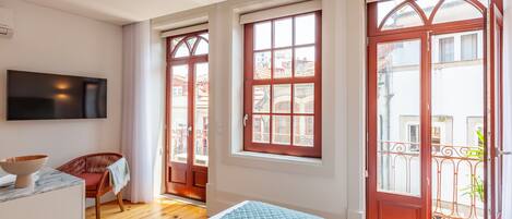 Iron/ironing board, free WiFi, bed sheets