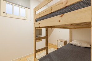 1 habitación, tabla de planchar con plancha, wifi gratis y ropa de cama 