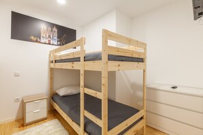 1 habitación, tabla de planchar con plancha, wifi gratis y ropa de cama 