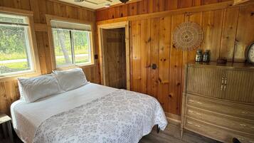 1 bedroom, travel crib, free WiFi, bed sheets