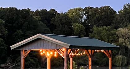 Perfect getaway! Modern, rustic cottage on the St. Joseph River.
