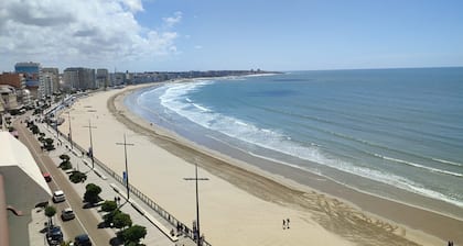 The White Palace - 90m from the beach with parking