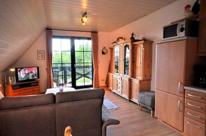 TV, stereo - Vacation apartment Warfstr. 7/8 - Wohnpark Werdum (Werdum)