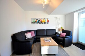 Unclassified image, 2 of 14, button - Vacation apartment Klaus Störtebeker Deichringstr. 8 Whg. 4 - Haus Seebär (Neuharlingersiel)