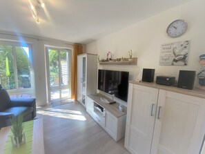 Télévision, lecteur de DVD, chaîne hi-fi