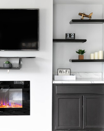 Central Charm: 5min to Broadway & DT, Free Coffee!