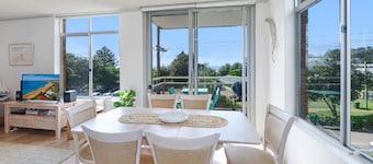Seaview 7 - Prime Position Beachside Holiday