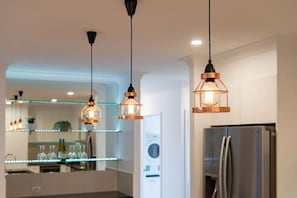 Fridge, microwave, oven, stovetop - Airlie Beach Home (Jubilee Pocket)