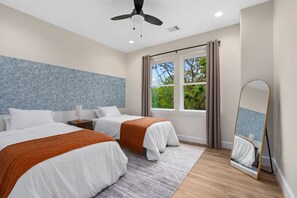 4 多间卧室、熨斗/熨衣板、免费 WiFi、床单