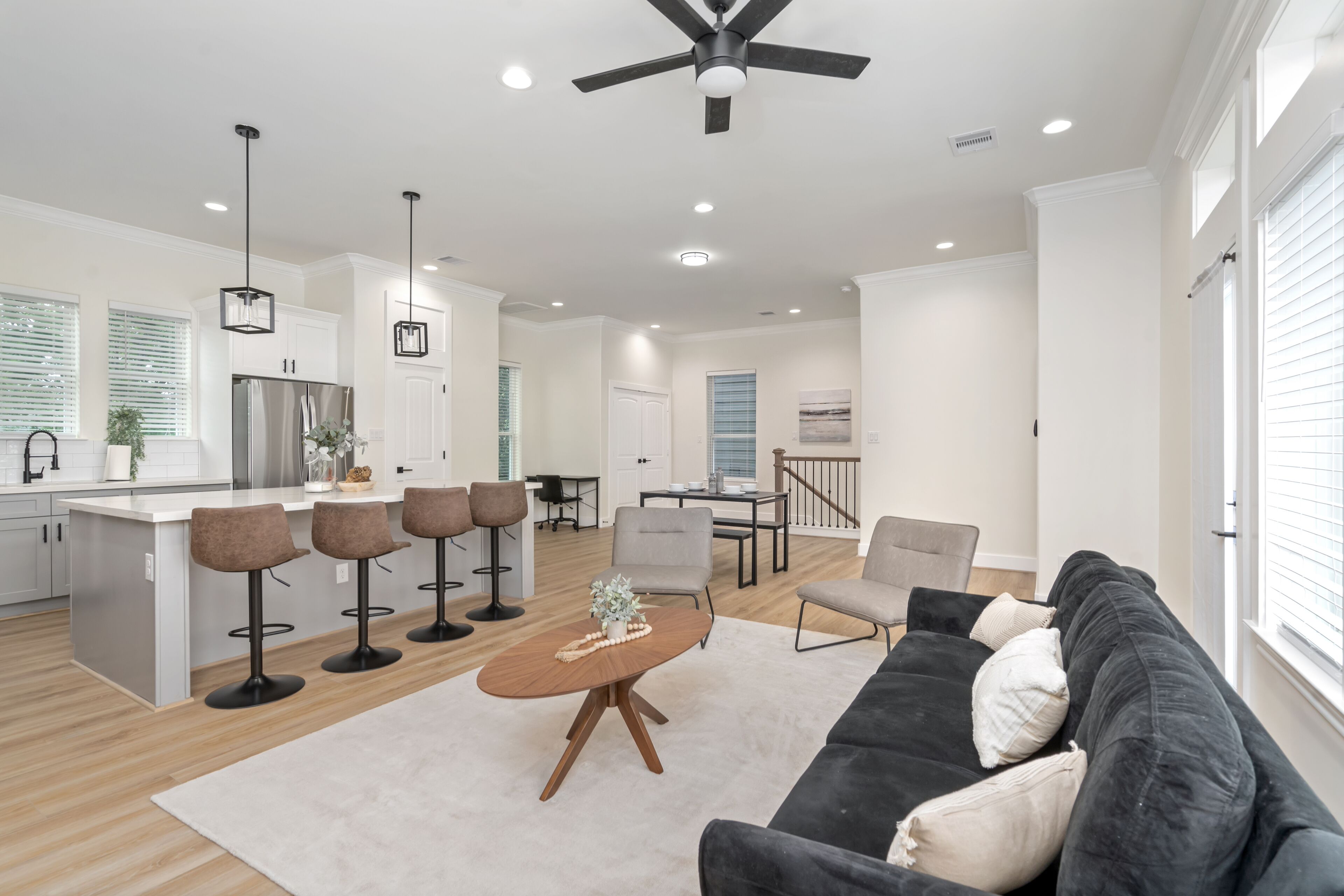 ★Luxe Rooftop w/ Fire Pit ★ Modern 4-Room  6 Beds ★