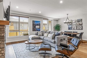 Televisión y chimenea 