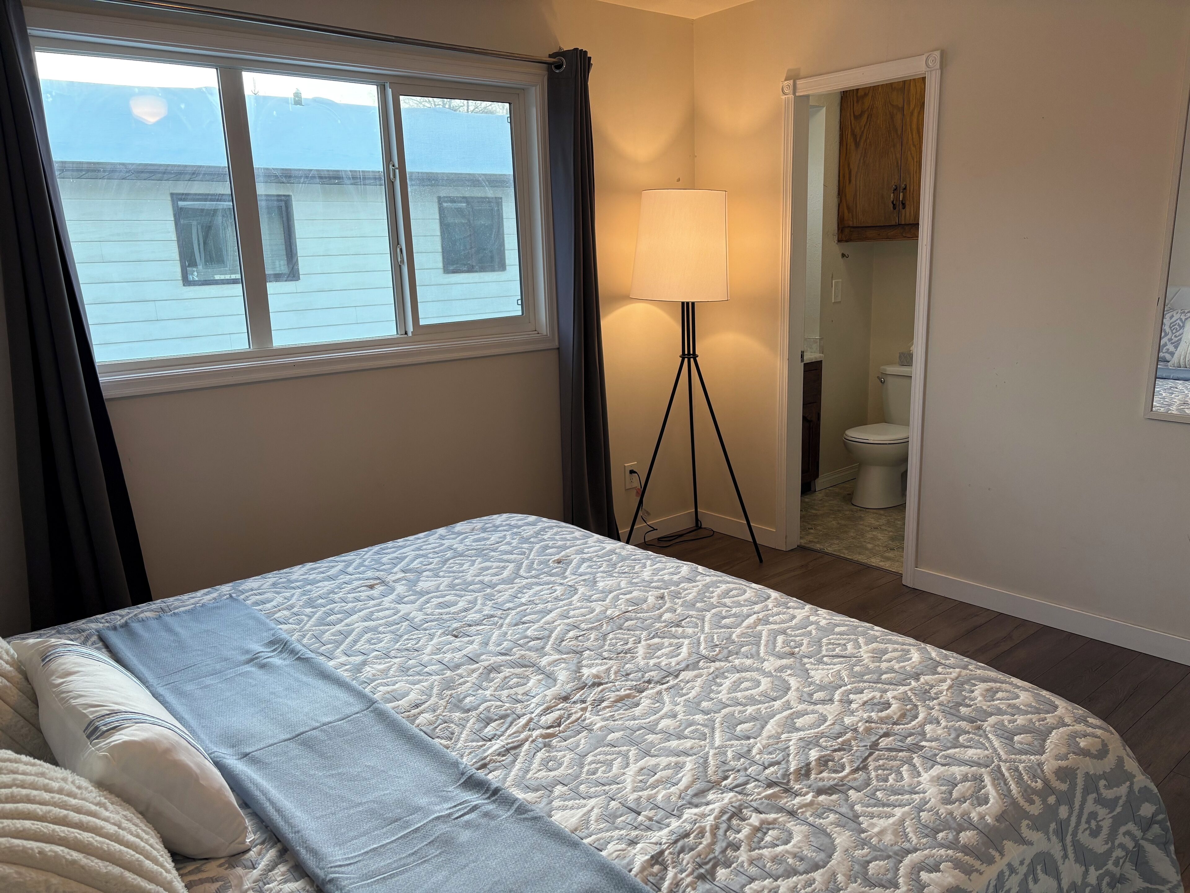 3 soverom, strykejern/-brett, wi-fi og sengetøy