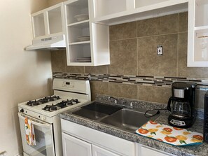 Private kitchen - Spacious Apt by UTEP (El Paso)