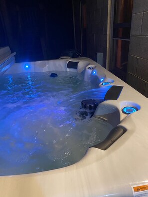 مغطس سبا خارجي