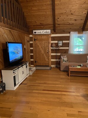 تلفزيون ذكي، ألعاب فيديو، كُتُب