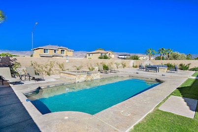 Beautiful 5 BR house with Olympic size Pool and SPA in Indio