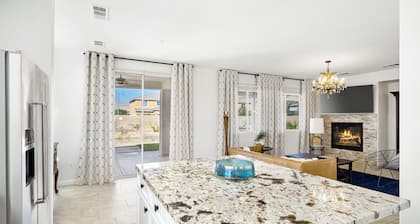 Beautiful 5 BR house with Olympic size Pool and SPA in Indio