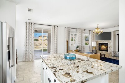 Beautiful 5 BR house with Olympic size Pool and SPA in Indio